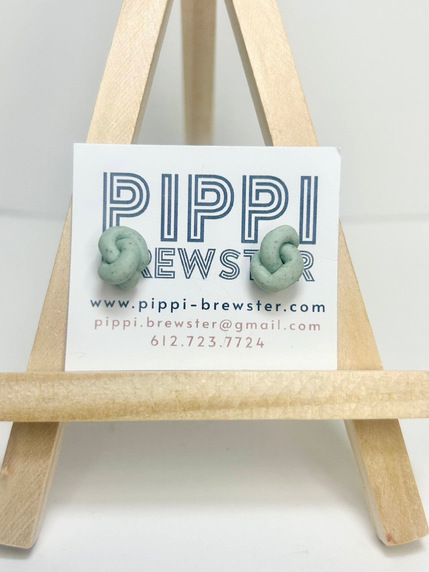 knot stud - speckled